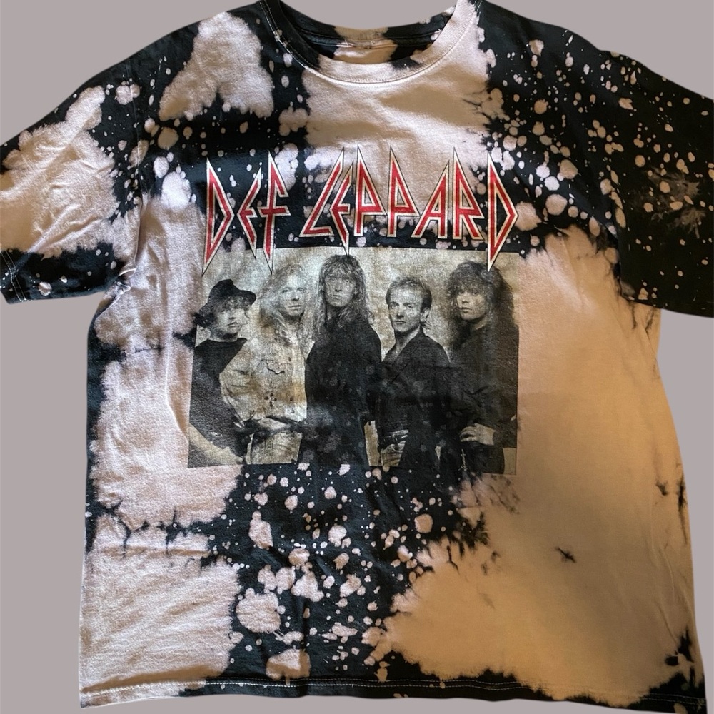 Vintage Def Leppard Black and White Tie-Dye Women’s Shirt
